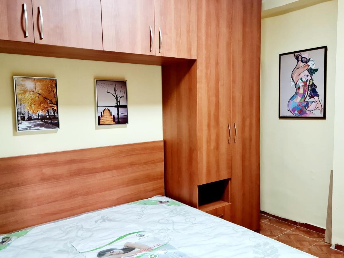 Apartmán 2V1 - 21 Dhjetori Am Tirana Exteriér fotografie